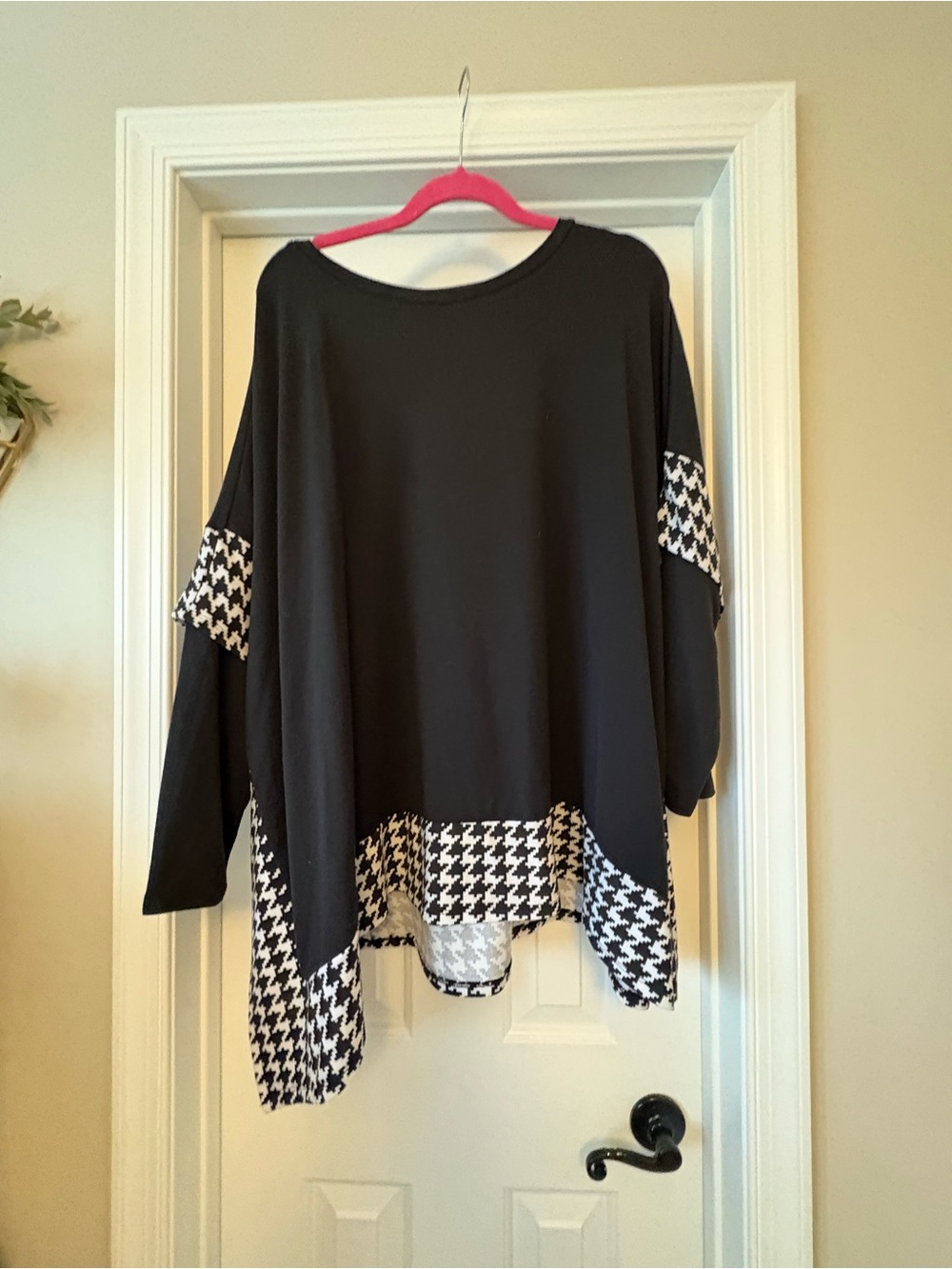 Robert Louis Black Long-Sleeve Top with Houndstooth Trim
